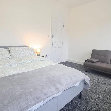 Spacious Private Room In Manor Park Londra Exterior foto