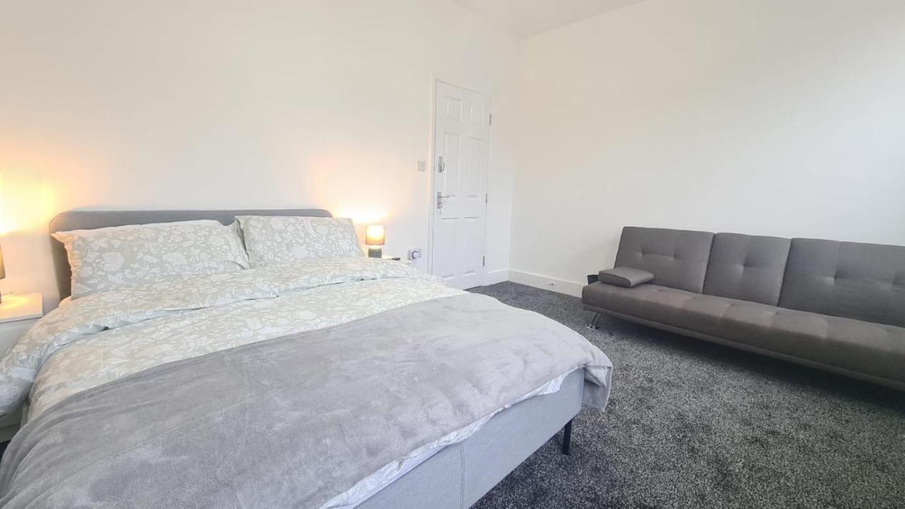 Spacious Private Room In Manor Park Londra Exterior foto